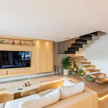 Beautiful Duplex Penthouse Apartment *
